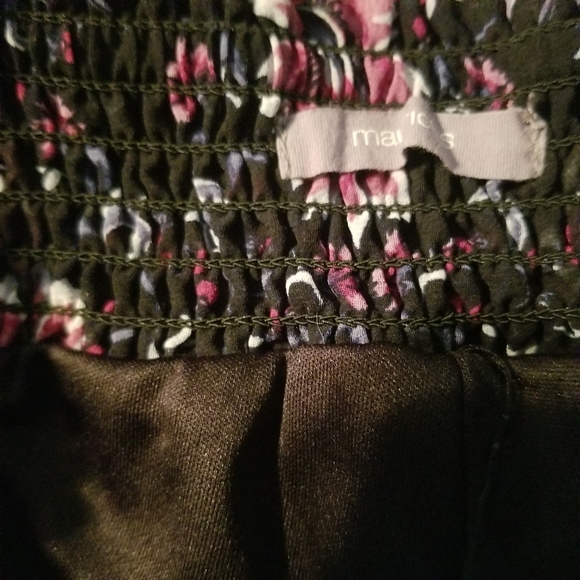 Maurices black floral shorts.  Size L - Picture 2 of 7